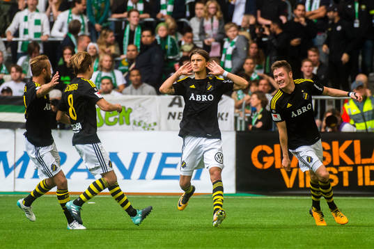 s Kristoffer Olsson jublar