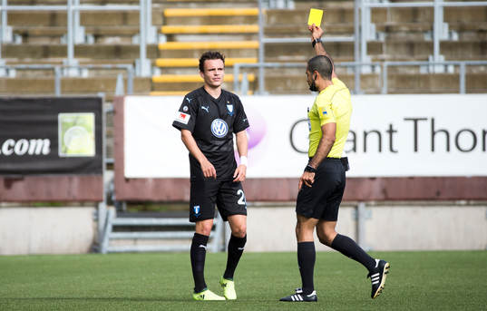 Malmö FFs Andreas Vindheim får gult kort