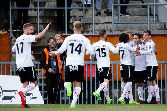 Örebros Nordin Gerzic jublar