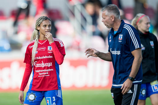 Vittsjös Genessee Daughetee får instruktioner
