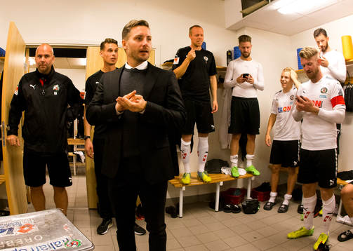 Örebros assisterande tränare Daniel Bäckström och