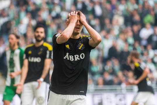 s Rasmus Lindkvist deppar