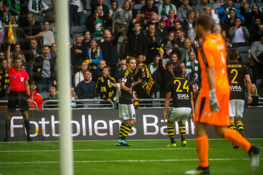 s Johan Blomberg reagerar