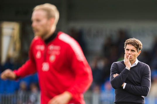 Simo Valakari, head coach of Tromsø, watches the warm up