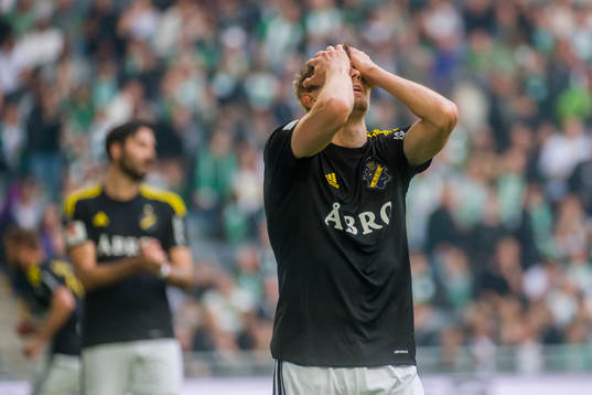 s Rasmus Lindkvist deppar