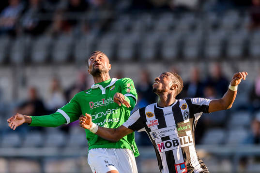 Ljungskiles Roger Thompsson och Landskronas Karim Sadat