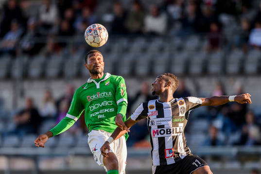 Ljungskiles Roger Thompsson och Landskronas Karim Sadat