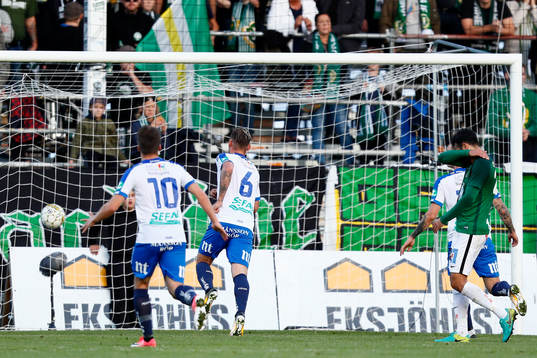 Norrköpings Linus Wahlqvist jublar