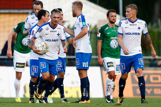 Norrköpings Linus Wahlqvist jublar med lagkamrater
