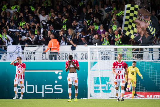 The players of Tromsø are looking dejected