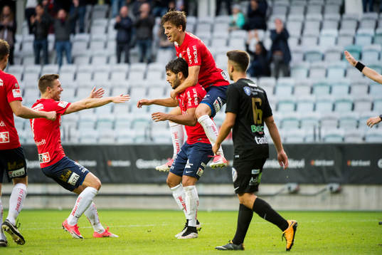 Örgrytes William Atashkadeh 2 målskytt, Daniel Paulson,
