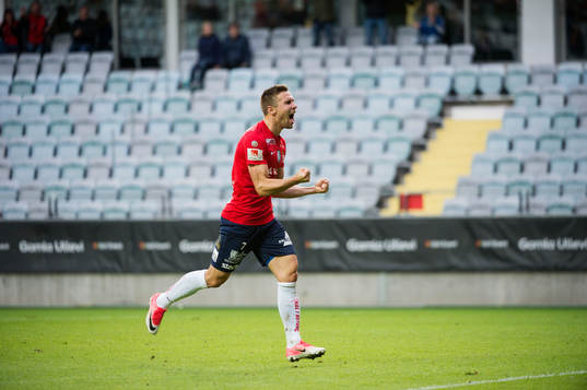 Örgrytes Daniel Sliper jublar