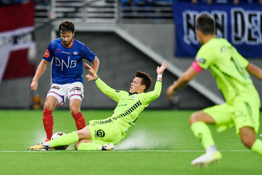 Robert Mikael Lundström, of Vålerenga, and Tobias Heintz,