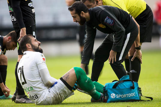 Syrianskas målvakt Dejan Garaca skadades