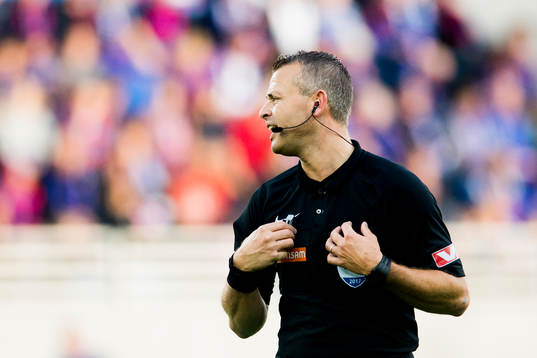 The referee Svein Oddvar Moen