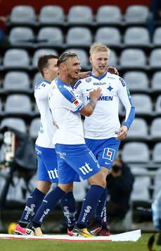Simon Skrabb, Linus Wahlqvist och Kalle Holmberg jublar