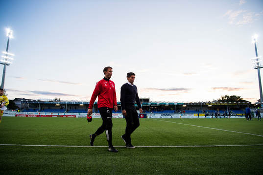 Goalkeeper Otto Fredrikson and Simo Valakari, head coach of