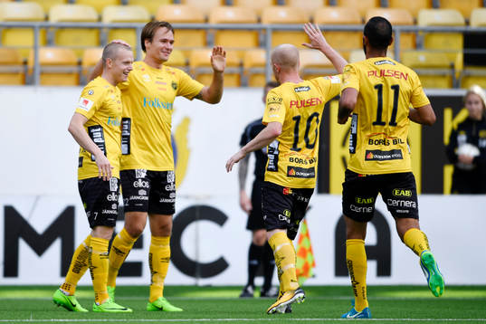 Elfsborgs Viktor Prodell jublar med lagkamrater