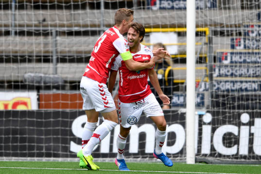 Kalmars Filip Hellquist gjorde 2-2-målet och jublar med