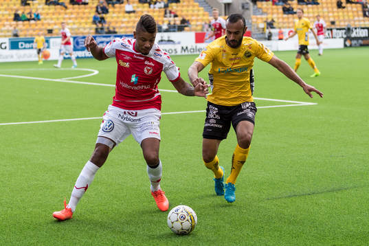 Kalmars Mikael Dyrestamoch Elfsborgs Issam Jebali