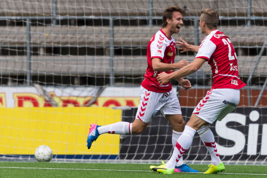 Kalmars Filip Hellquist gör 2-2 och jublar