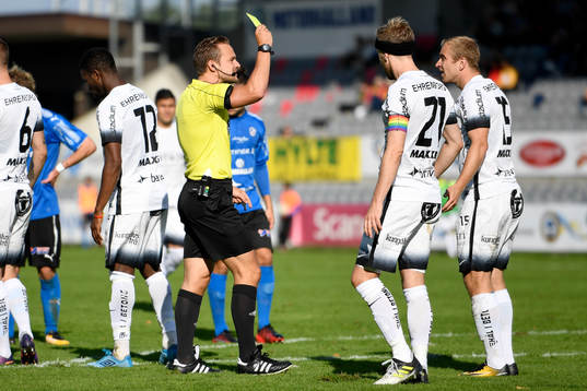 Domare Stefan Johannesson varnar Häckens Kari Arkivuo
