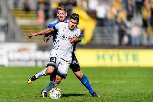 Halmstads Marcus Mathisen och Häckens Paulinho