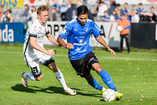 Häckens Joel Andersson och Halmstads Kosuke Kinoshita
