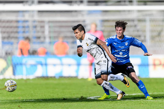Häckens Paulinho och Halmstads Rasmus Wiedesheim-Paul