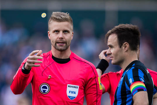 Domare Glenn Nyberg singlar slant med Sirius Niklas Busch