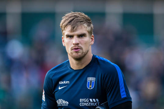 Sirius målvakt Lukas Jonsson innan fotbollsmatchen i