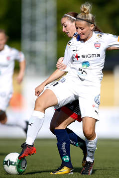 Linköpings Kosovare Asllani och Rosengårds Anja Mittag i