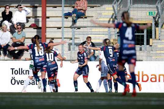 Linköpings Kristine Minde jublar med lagkamrater