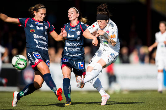 Linköpings Emma Lennartsson och Kosovare Asllani