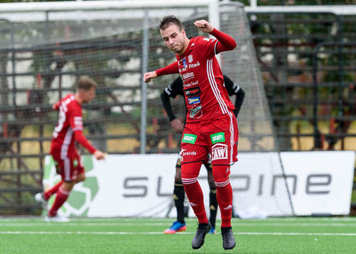 Piteås Alex Naylor jublar
