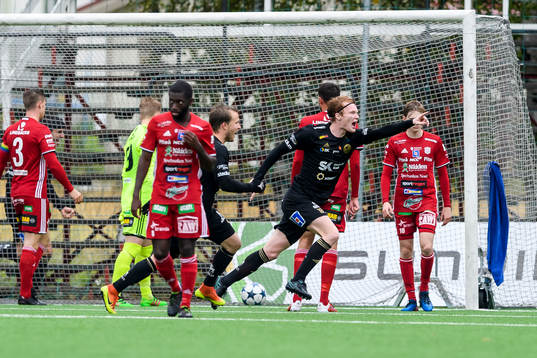 Skellefteås Jonathan Käller jublar