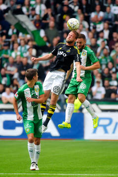 s Daniel Sundgren i nickduell med Hammarbys Imad Khalili