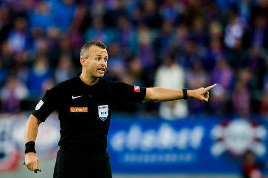 The referee Svein Oddvar Moen