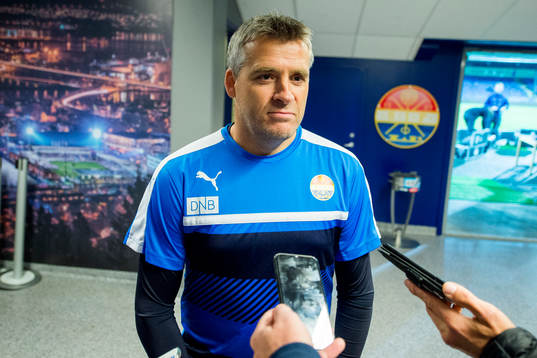 Tor Ole Skullerud, head coach of Strømsgodset, speaks to