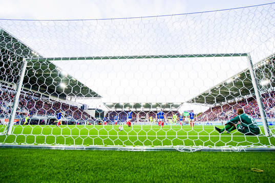 Goalkeeper Adam Larsen Kwarasey of Vålerenga looks dejected