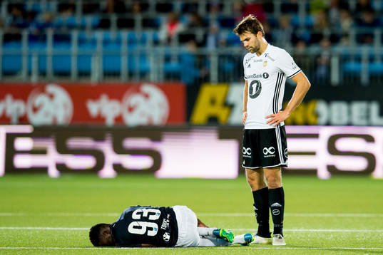 Jørgen Skjelvik of Rosenborg looks at Tokmac Nguen of