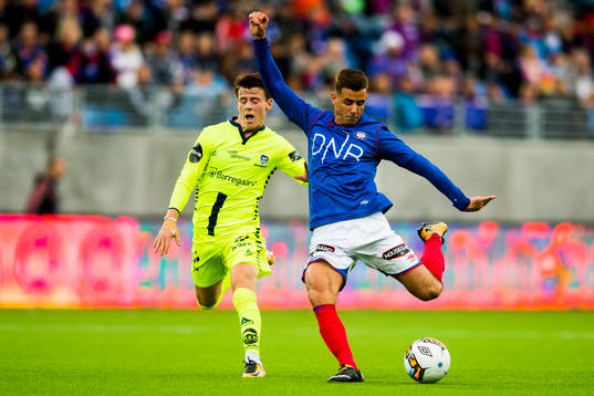 Aron Leonard Dønnum of Vålerenga and Tobias Heintz of