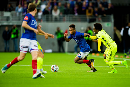Chidera Ejuke of Vålerenga and Amin Soleiman Askar of