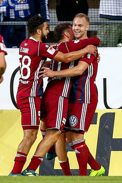 Djurgårdens Kerim Mrabti jublar med lagkamrater