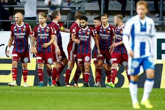 Djurgårdens Kerim Mrabti jublar med lagkamrater