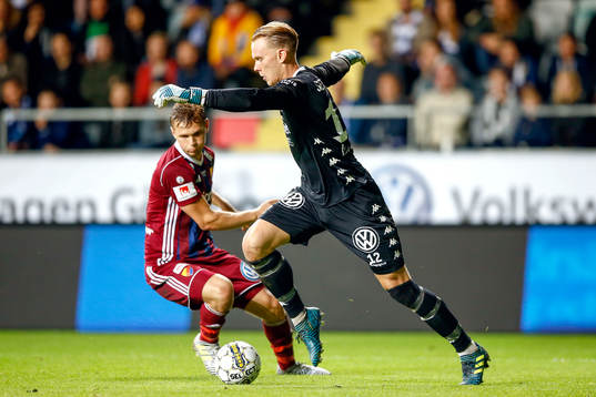 Djurgårdens Jesper Karlström och IFK Göteborgs målvakt