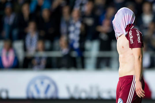 Djurgårdens Gustav Engvall deppar
