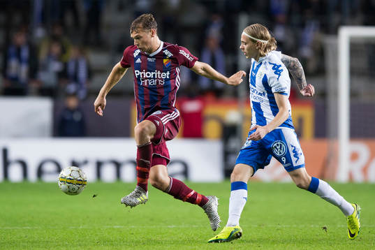 Djurgårdens Jesper Karlström före IFK Göteborgs Elias