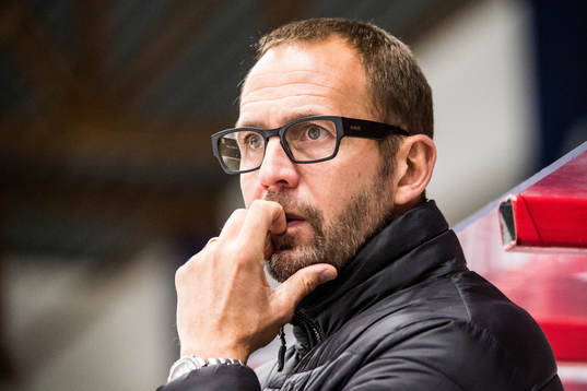 Rögles assisterande tränare Roger Hansson deppar