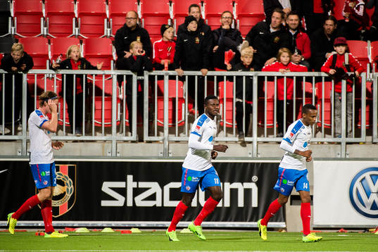 Helsingborgs Oke Akpoveta och Bradley Surprise Ralani jublar